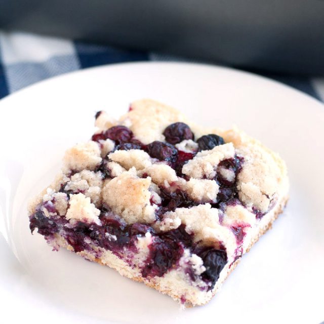 Best Blueberry Buckle Recipe - Food Lovin Family