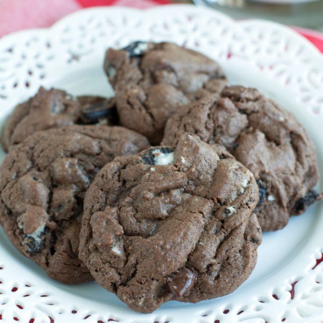 Oreo Stuffed Chocolate Chip Cookies - Food Lovin Family