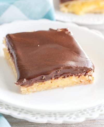 BEST Eclair Cake Recipe - Food Lovin Family