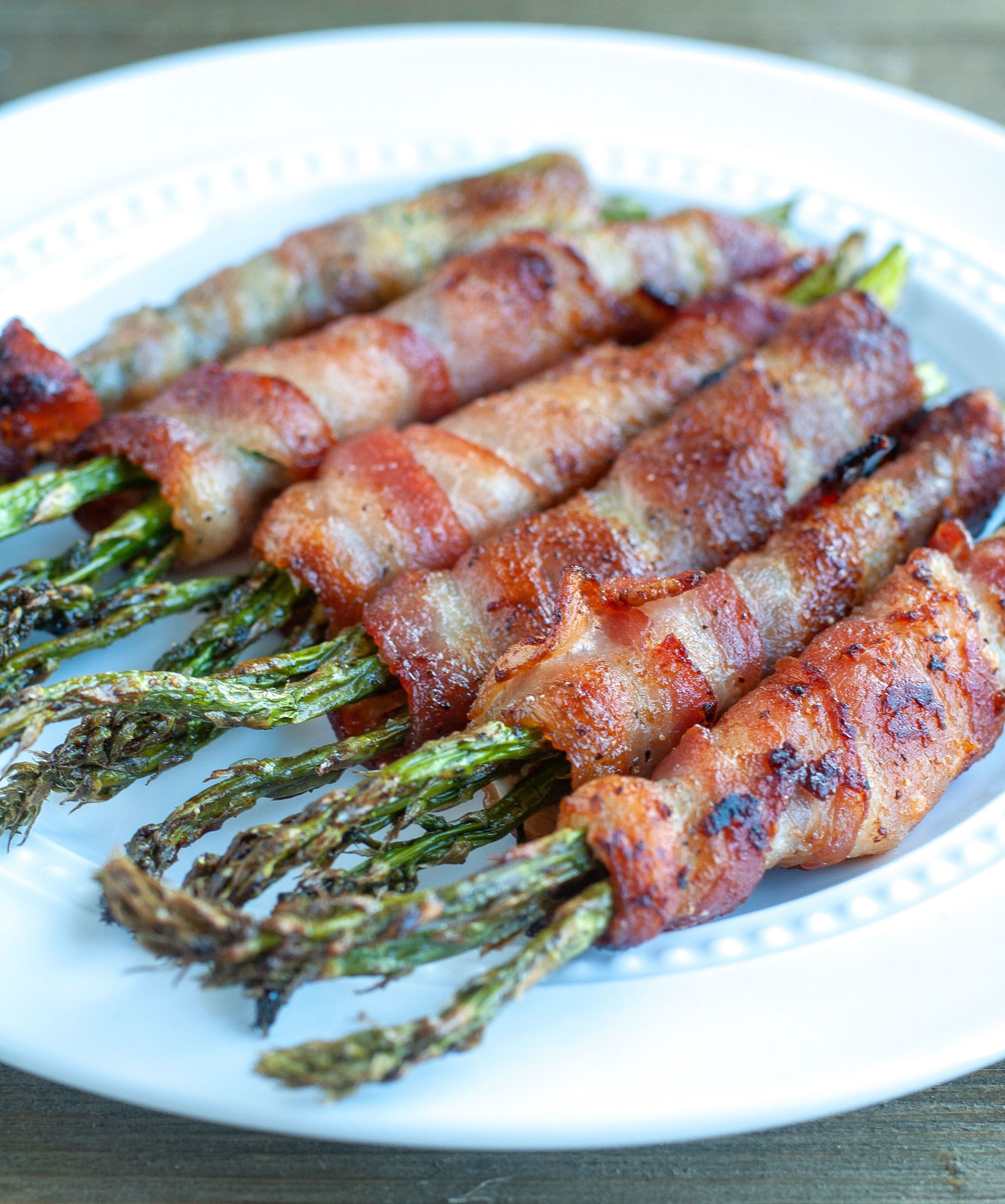 https://www.foodlovinfamily.com/wp-content/uploads/2019/03/Air-Fry-Bacon-Wrapped-Asparagus.jpg