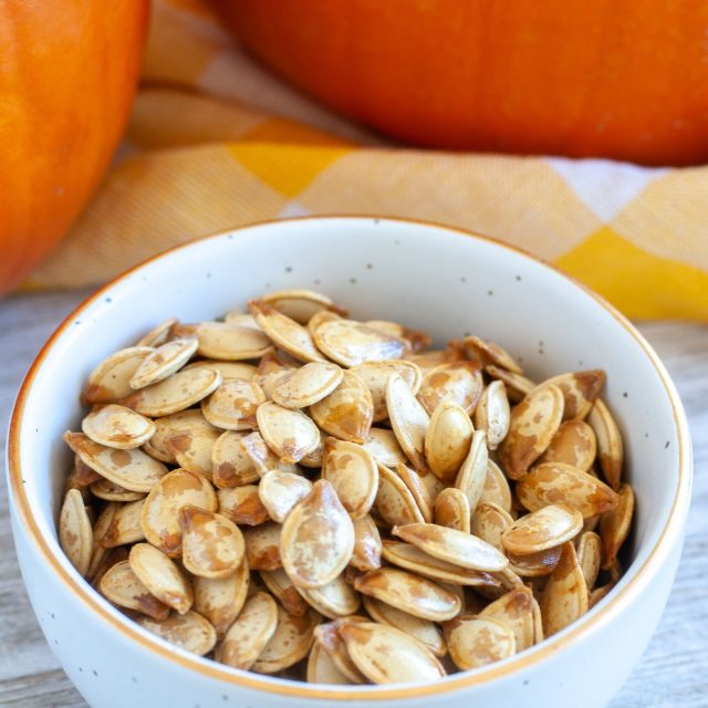 How to Roast Pumpkin Seeds Air Fryer - Food Lovin Family