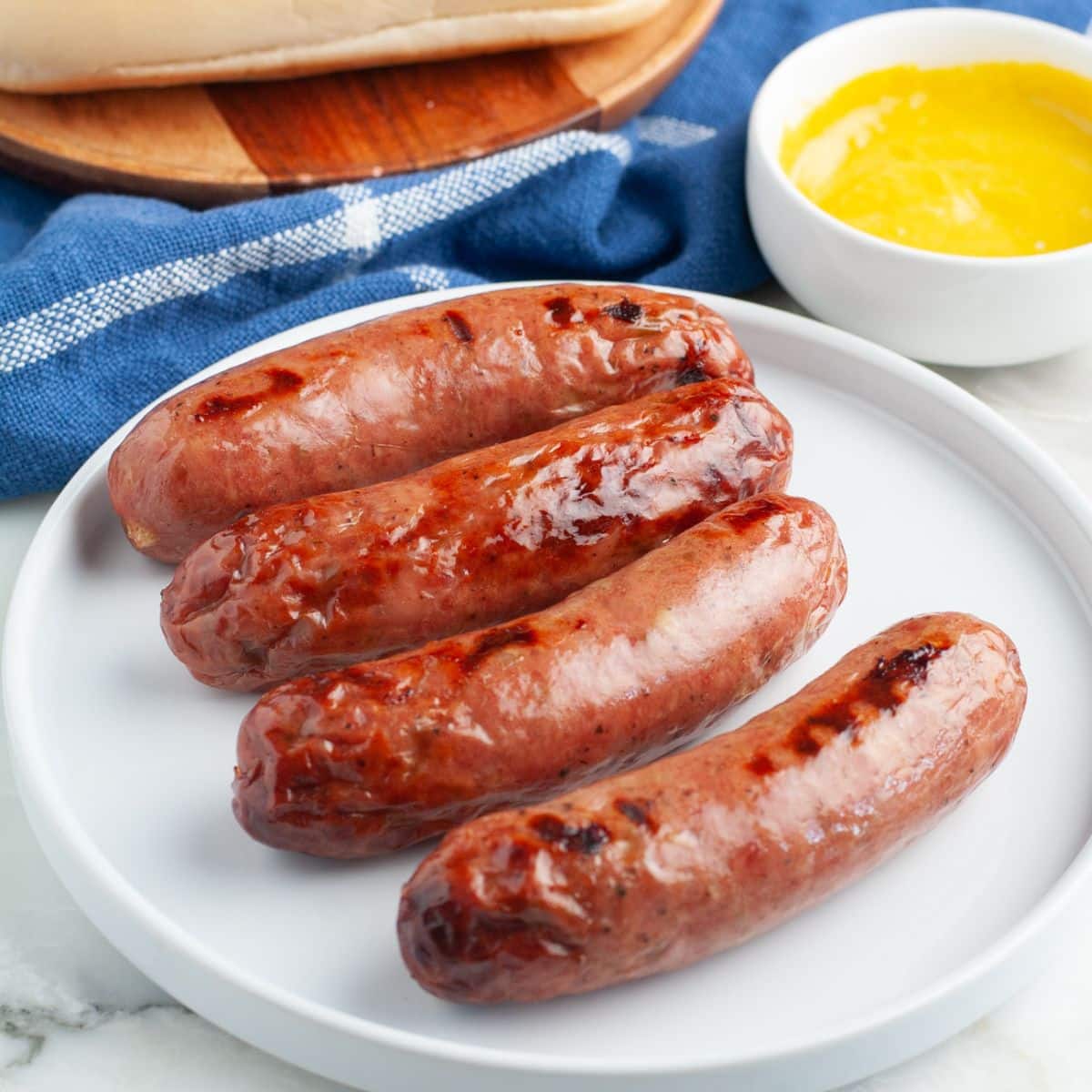 Plate with cooked chicken sausages.